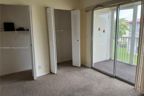 Condo in Pembroke Pines, Florida, 1 bedroom  № 1839267 - photo 6