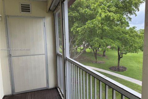 Condo in Pembroke Pines, Florida, 1 bedroom  № 1839267 - photo 8