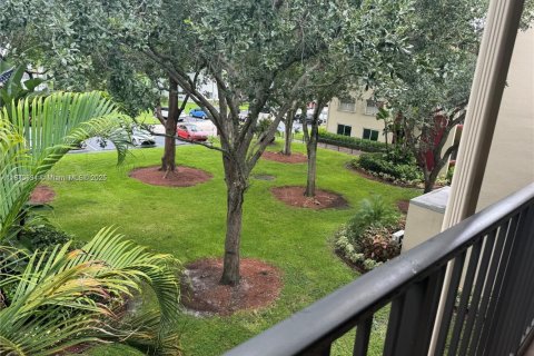 Condo in Pembroke Pines, Florida, 1 bedroom  № 1839267 - photo 1