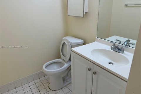 Condo in Pembroke Pines, Florida, 1 bedroom  № 1839267 - photo 4