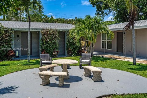 Propiedad comercial en venta en Wilton Manors, Florida, 701.51 m2 № 2032007 - foto 9