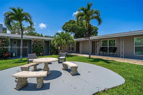 Propiedad comercial en venta en Wilton Manors, Florida, 701.51 m2 № 2032007 - foto 18