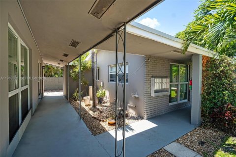 Propiedad comercial en venta en Wilton Manors, Florida, 701.51 m2 № 2032007 - foto 11