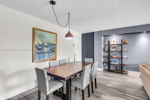 Condo in Key Biscayne, Florida, 1 bedroom  № 1888821 - photo 6