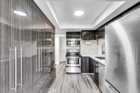 Condo in Key Biscayne, Florida, 1 bedroom  № 1888821 - photo 8