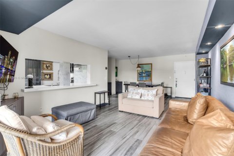 Condo in Key Biscayne, Florida, 1 bedroom  № 1888821 - photo 5