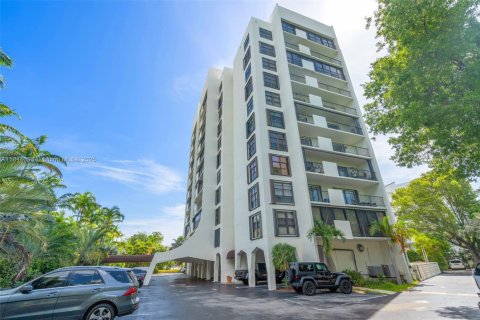 Condo in Key Biscayne, Florida, 1 bedroom  № 1888821 - photo 1