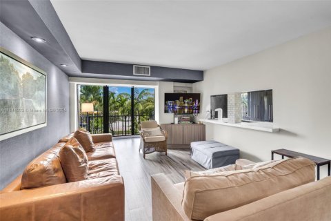 Condo in Key Biscayne, Florida, 1 bedroom  № 1888821 - photo 3