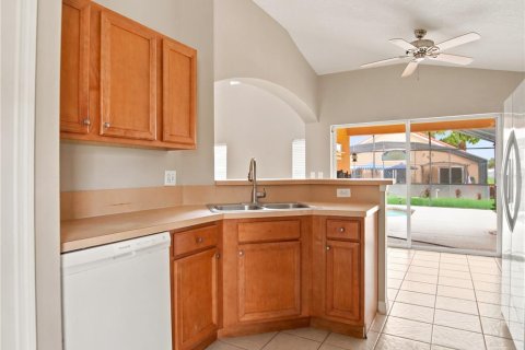 House in Davenport, Florida 5 bedrooms, 195.65 sq.m. № 2207241 - photo 17