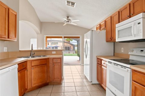 House in Davenport, Florida 5 bedrooms, 195.65 sq.m. № 2207241 - photo 14