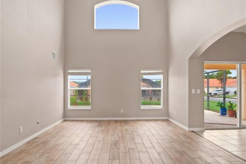 House in Davenport, Florida 5 bedrooms, 195.65 sq.m. № 2207241 - photo 8