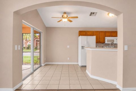 House in Davenport, Florida 5 bedrooms, 195.65 sq.m. № 2207241 - photo 13