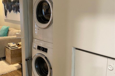 Townhouse in Fort Lauderdale, Florida 2 bedrooms, 100.33 sq.m. № 2075256 - photo 7