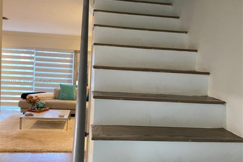 Townhouse in Fort Lauderdale, Florida 2 bedrooms, 100.33 sq.m. № 2075256 - photo 5