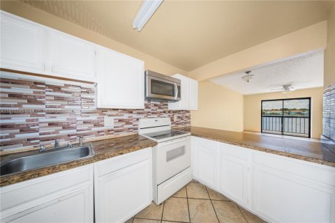 Купить кондоминиум в Хайалиа, Флорида 2 спальни, 69.68м2, № 1979740 - фото 7