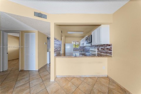 Купить кондоминиум в Хайалиа, Флорида 2 спальни, 69.68м2, № 1979740 - фото 4