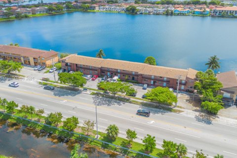 Кондоминиум с 2 спальнями в Хайалиа, Флорида № 1979740