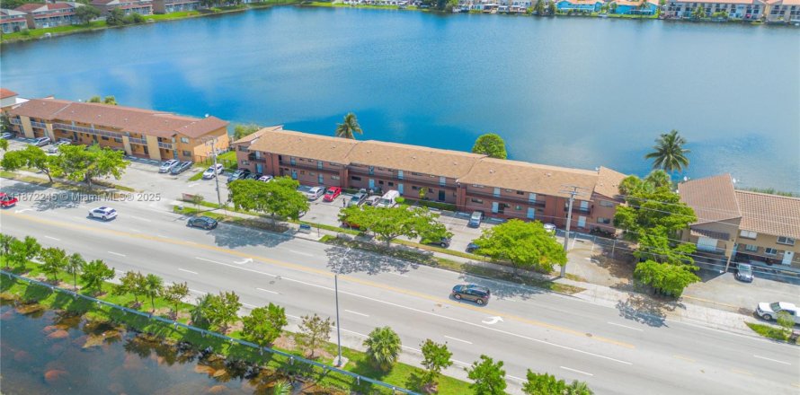 Кондоминиум с 2 спальнями в Хайалиа, Флорида № 1979740