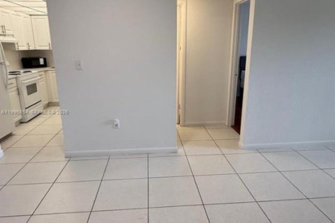 Apartamento en alquiler en Hialeah, Florida, 1 dormitorio, 61.32 m2 № 2058511 - foto 22