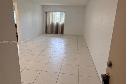 Apartamento en alquiler en Hialeah, Florida, 1 dormitorio, 61.32 m2 № 2058511 - foto 19