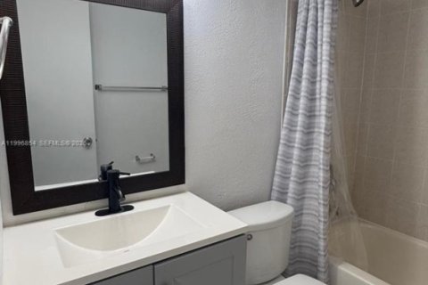 Apartamento en alquiler en Hialeah, Florida, 1 dormitorio, 61.32 m2 № 2058511 - foto 10
