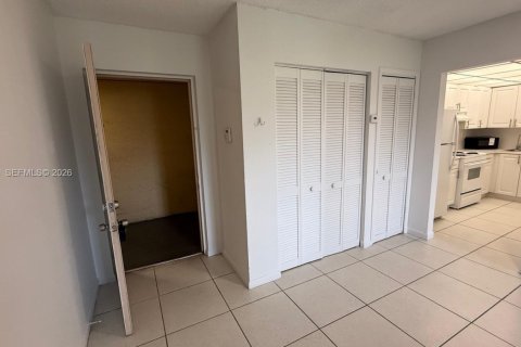 Apartamento en alquiler en Hialeah, Florida, 1 dormitorio, 61.32 m2 № 2058511 - foto 2