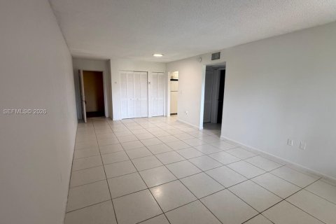 Apartamento en alquiler en Hialeah, Florida, 1 dormitorio, 61.32 m2 № 2058511 - foto 15
