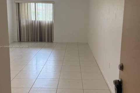 Apartamento en alquiler en Hialeah, Florida, 1 dormitorio, 61.32 m2 № 2058511 - foto 18
