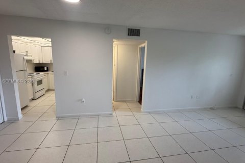 Apartamento en alquiler en Hialeah, Florida, 1 dormitorio, 61.32 m2 № 2058511 - foto 20