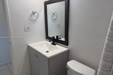 Apartamento en alquiler en Hialeah, Florida, 1 dormitorio, 61.32 m2 № 2058511 - foto 11