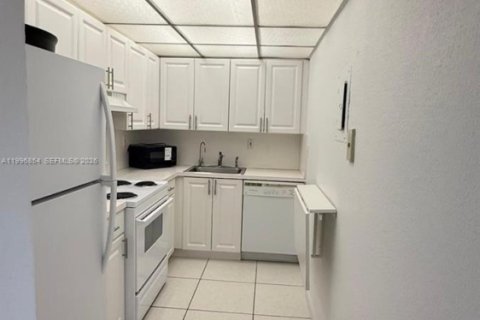 Apartamento en alquiler en Hialeah, Florida, 1 dormitorio, 61.32 m2 № 2058511 - foto 3