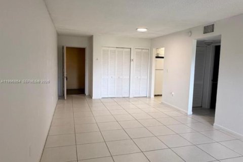 Apartamento en alquiler en Hialeah, Florida, 1 dormitorio, 61.32 m2 № 2058511 - foto 16