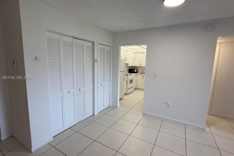 Apartamento en alquiler en Hialeah, Florida, 1 dormitorio, 61.32 m2 № 2058511 - foto 21