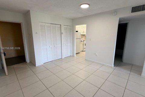 Apartamento en alquiler en Hialeah, Florida, 1 dormitorio, 61.32 m2 № 2058511 - foto 17