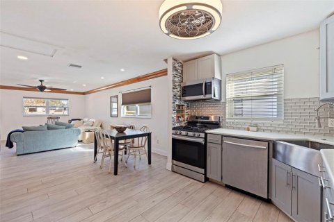 Villa ou maison à vendre à Gulfport, Floride: 3 chambres, 111.3 m2 № 2143295 - photo 16