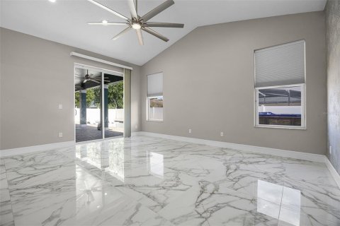 House in Clermont, Florida 5 bedrooms, 333.8 sq.m. № 1691076 - photo 17