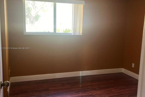 Condo in Oakland Park, Florida, 2 bedrooms  № 1708209 - photo 13