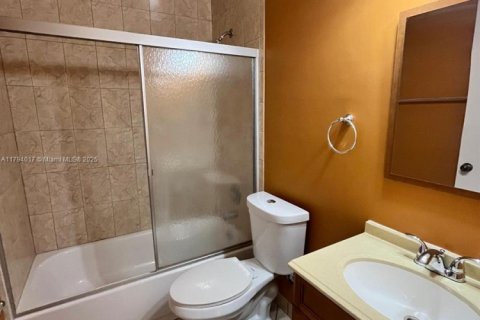 Condo in Oakland Park, Florida, 2 bedrooms  № 1708209 - photo 14
