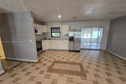 Casa en venta en Sebring, Florida, 3 dormitorios № 1892418 - foto 4