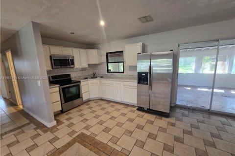 Casa en venta en Sebring, Florida, 3 dormitorios № 1892418 - foto 5