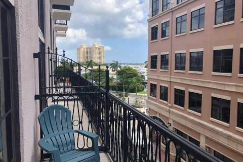 Condominio en alquiler en West Palm Beach, Florida, 1 dormitorio, 99.59 m2 № 1098821 - foto 1