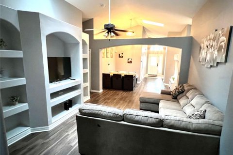 House in Kissimmee, Florida 6 bedrooms, 201.51 sq.m. № 1350840 - photo 21