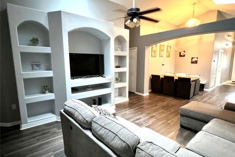 House in Kissimmee, Florida 6 bedrooms, 201.51 sq.m. № 1350840 - photo 25