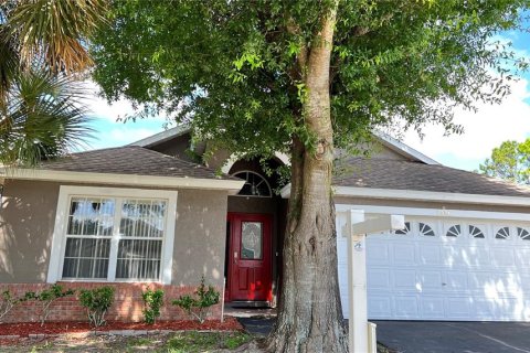 House in Kissimmee, Florida 6 bedrooms, 201.51 sq.m. № 1350840 - photo 1