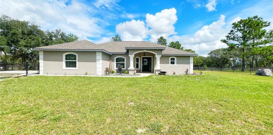 House in Dunnellon, Florida 3 bedrooms, 158.31 sq.m. № 2351586