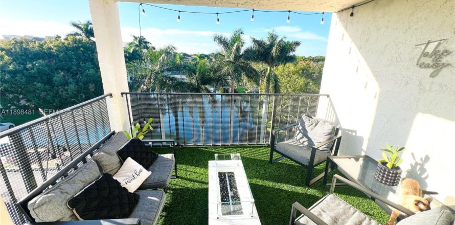 Condo in Tamarac, Florida, 2 bedrooms  № 2081601