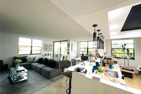 Condo in Tamarac, Florida, 2 bedrooms  № 2081601 - photo 7