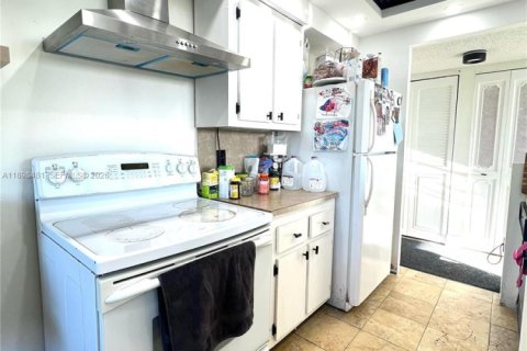 Condo in Tamarac, Florida, 2 bedrooms  № 2081601 - photo 19