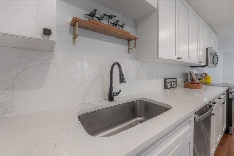 Villa ou maison à vendre à Tampa, Floride: 4 chambres, 159.88 m2 № 1919922 - photo 16