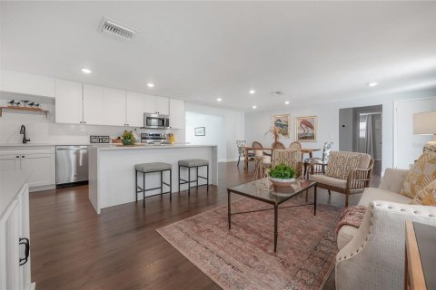 Villa ou maison à vendre à Tampa, Floride: 4 chambres, 159.88 m2 № 1919922 - photo 6